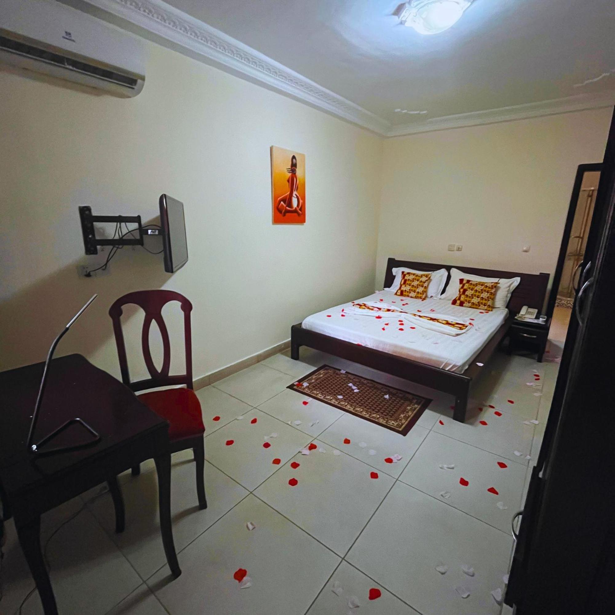 Cypa Hotel Абиджан Экстерьер фото